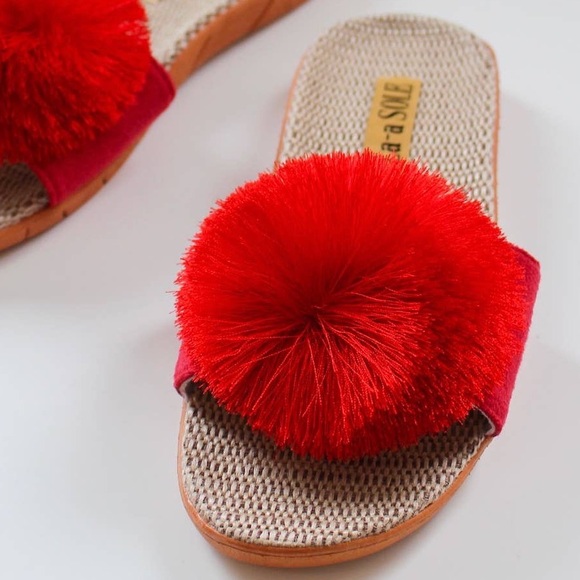 NEW! LA-a SOLE Seafoam Blue Fringe Playful Unique Pom Pom Sandals 8 9 - Picture 7 of 13